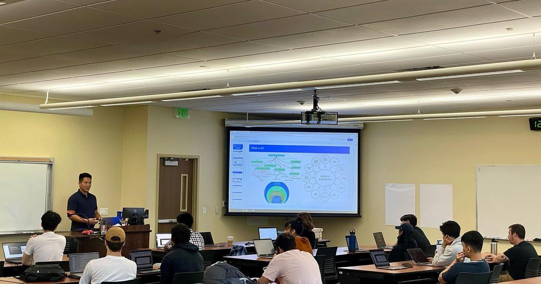 Prof Andrew Huang teaching SDCS members about what AI is